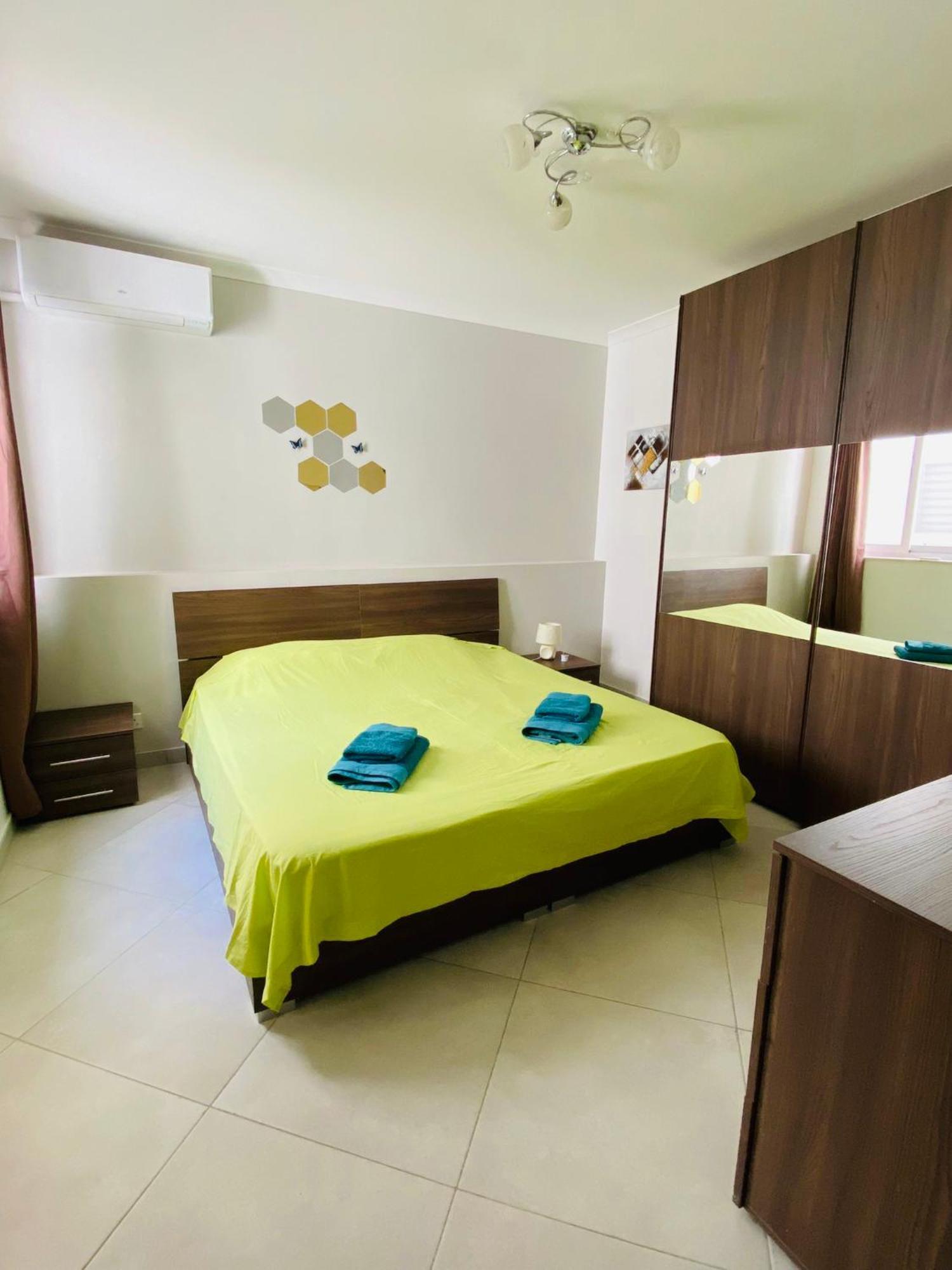 Mela Apartment 1 Сент-Полс-Бей Экстерьер фото
